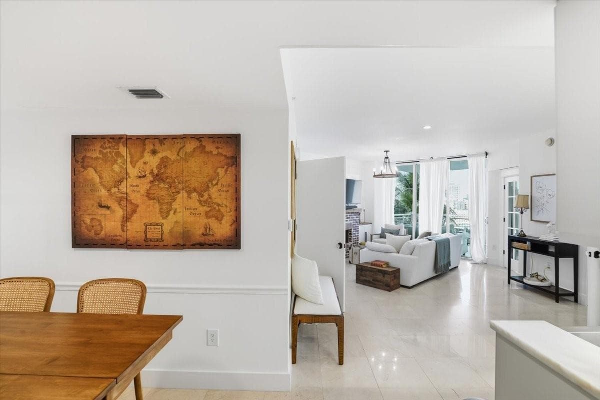 Building Photo - 350 S Miami Ave