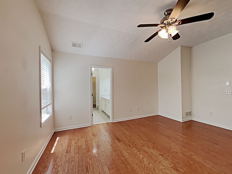 Building Photo - 406 Redwood Trail