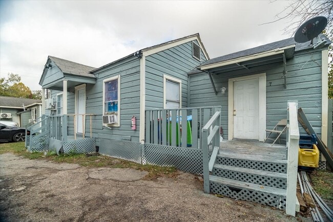 Building Photo - 13928 Bandera St