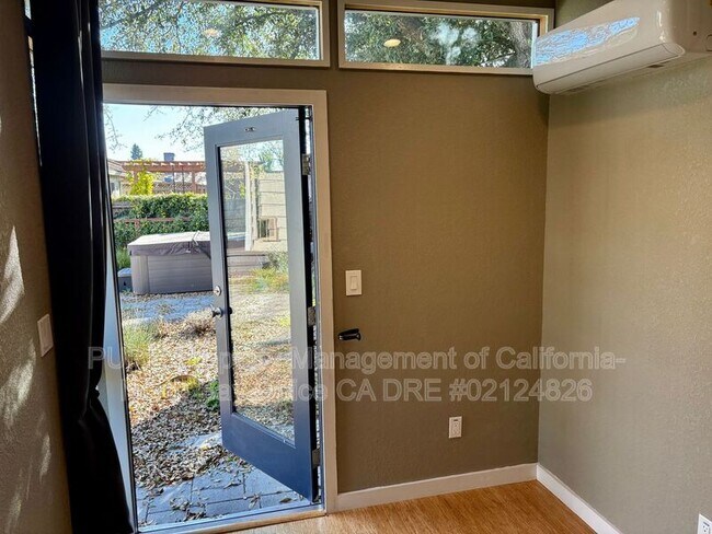 Building Photo - 104 Banff Way