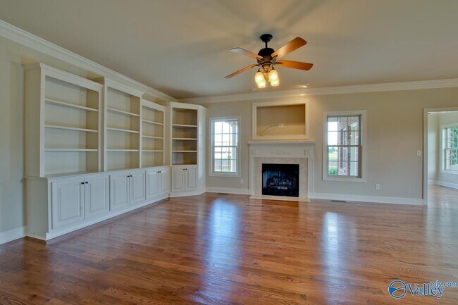 Building Photo - 4905 Saddle Ridge Dr SE