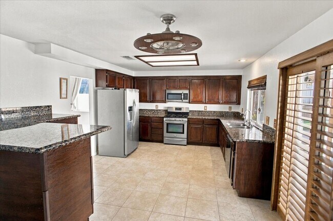 Building Photo - 40067 Villa Moura Dr