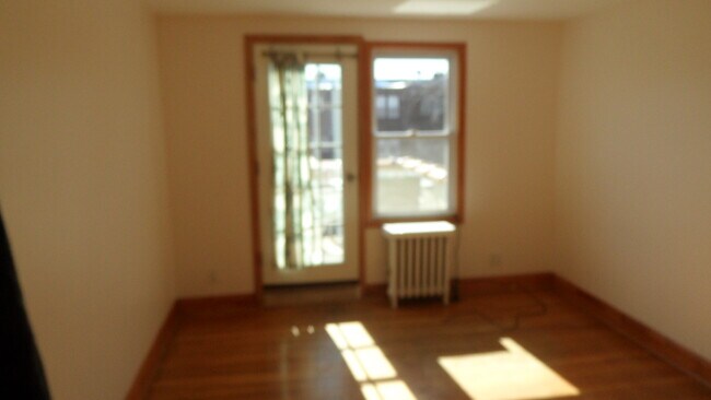 Living Room - 67110 Clyde St