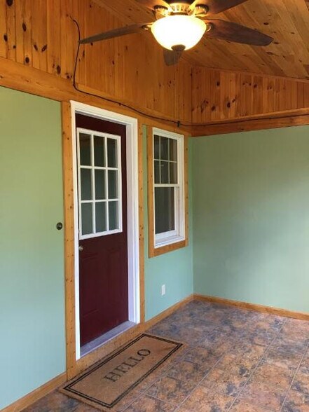 Building Photo - 221 S James St