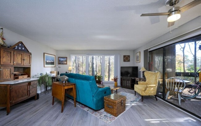 Building Photo - **Light-Filled Condo with Designer Finishes ? | Screened Porch