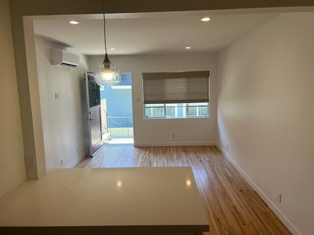 Building Photo - 1014 1/2 Hyperion Ave