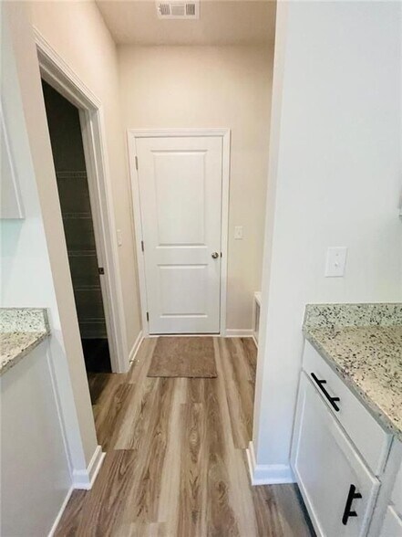 Building Photo - 4218 Oakwood Ter Ct