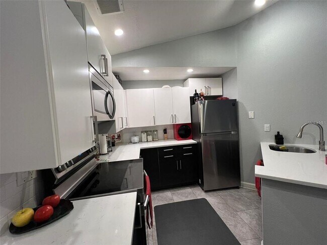 Building Photo - 4518 Commander Dr