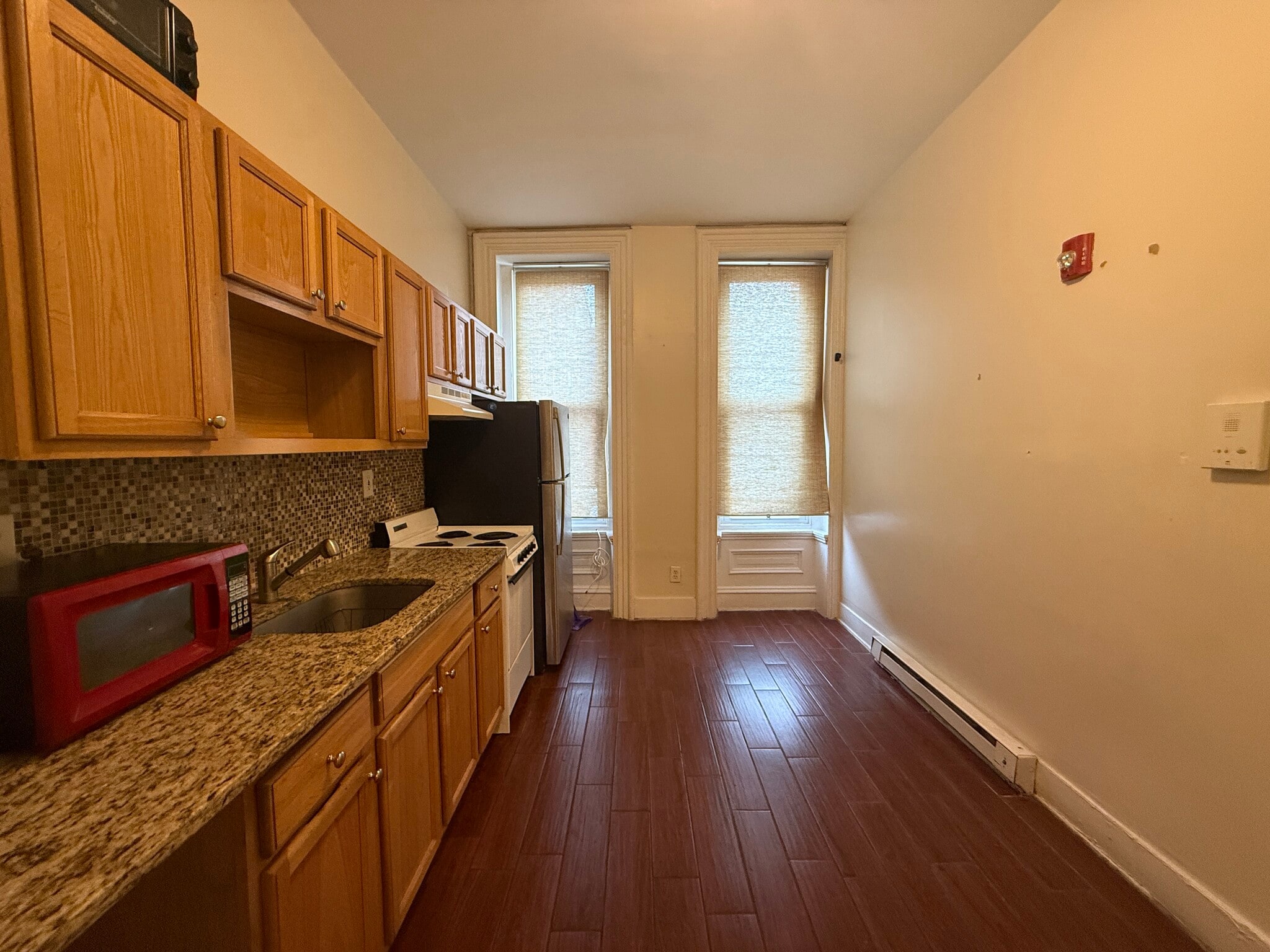 Building Photo - 1819 W Oxford St