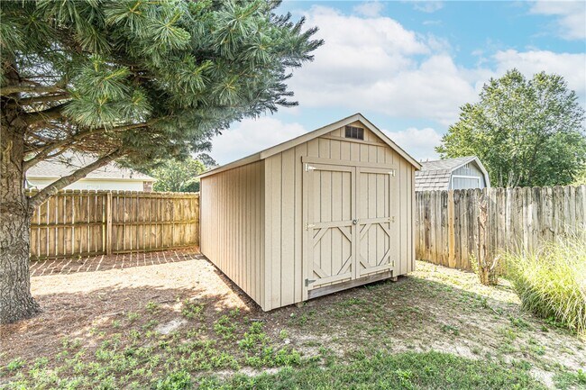 Building Photo - 213 Shane Dr