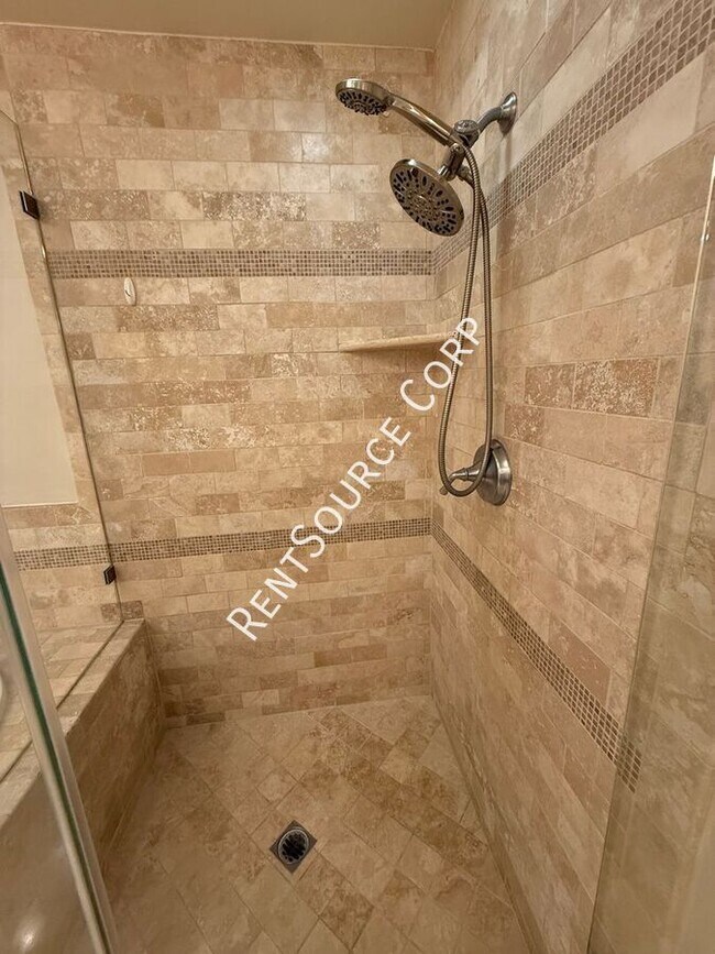 Building Photo - 12044 Hoffman St