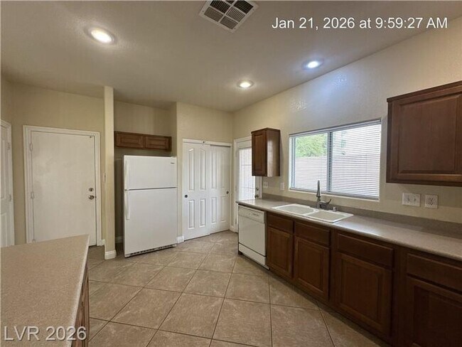 Building Photo - WONDERFUL NW HOME LOCATED IN THE ELKHORN RANCH COMMUNITY!!