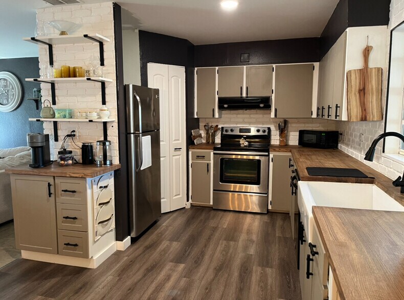 Building Photo - 64 Magnolia Dr