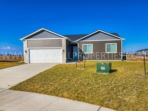 Building Photo - 4 bedroom 3 bathroom Ranch style home with finished basement in Waukee