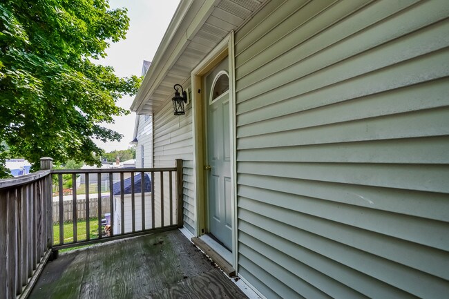 Building Photo - 422 Cadwell Ave NW