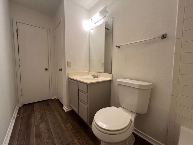 Building Photo - 8419 Manderly Pl