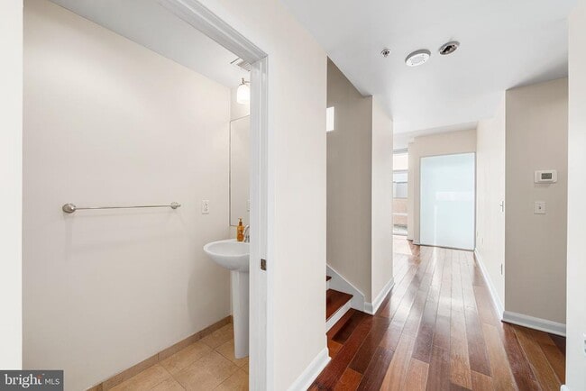 Building Photo - 22 S Front St