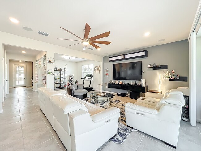 Building Photo - 1021 Savannah Palms Blvd