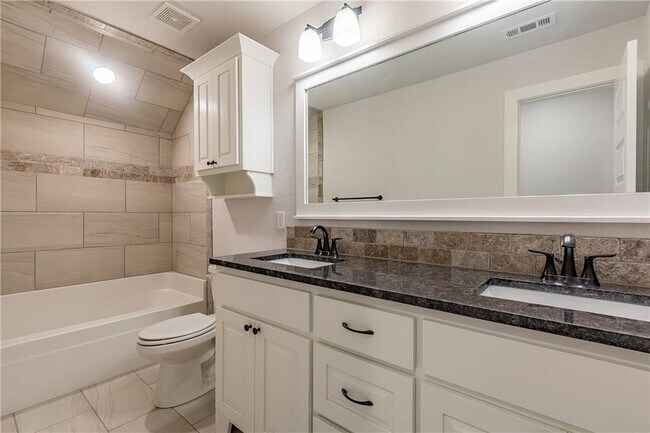 Building Photo - 489 E Ozark View Drive