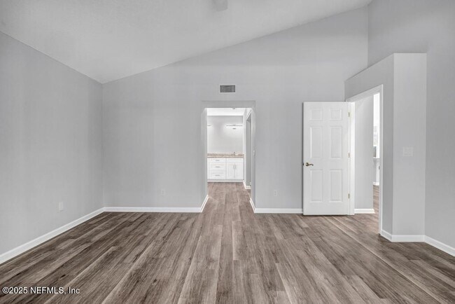 Building Photo - 104 Clam Bake Ct