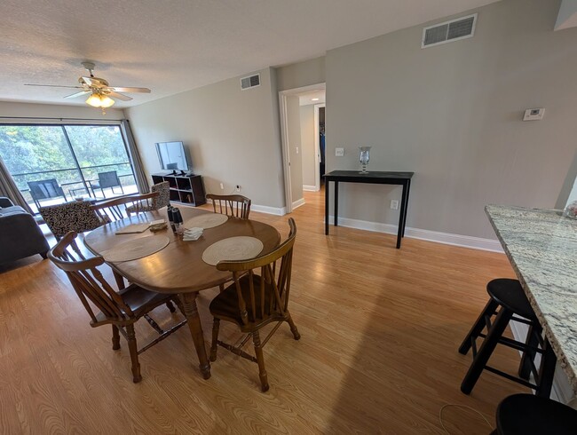 Building Photo - Fairview Vista Point 2 Bed / 2 Bath