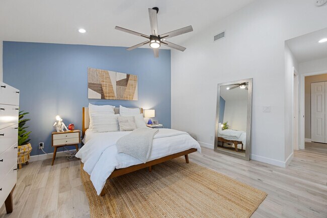 Building Photo - 5710 Coach House Cir