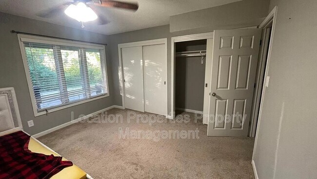 Building Photo - 2824 University Dr