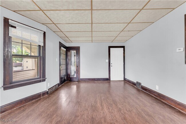 Building Photo - 14614 Glendale Ave