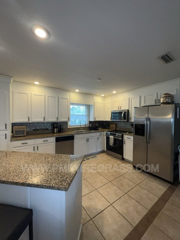Building Photo - 202 Pondella Dr