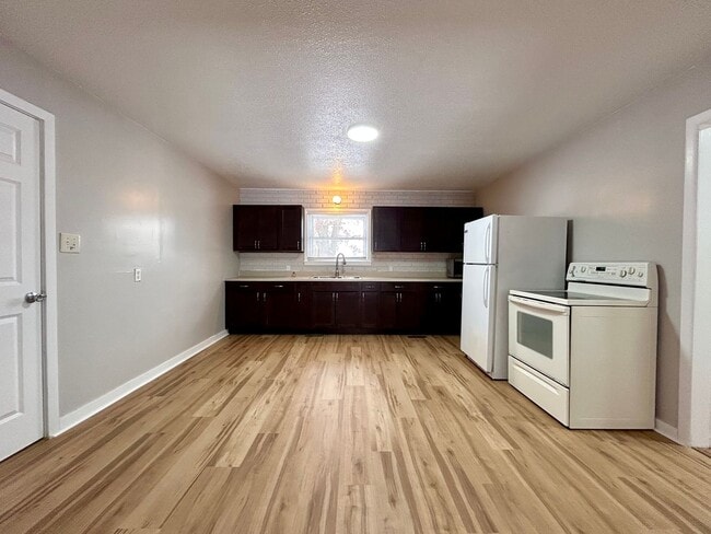 Building Photo - Spacious Three Bedroom Home in Muskegon