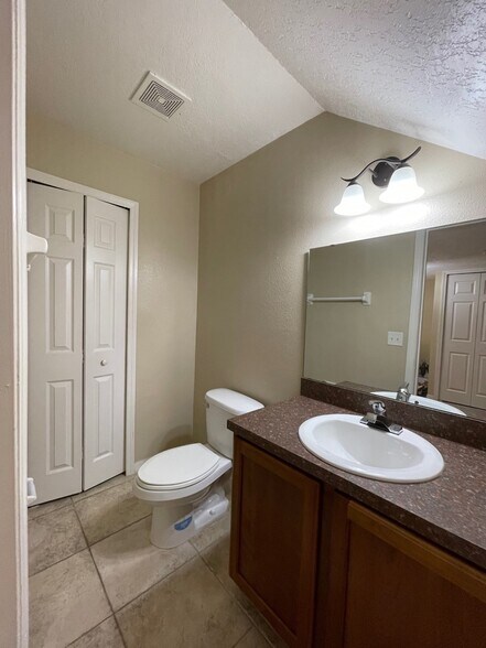 Building Photo - 4854 Tangerine Ave