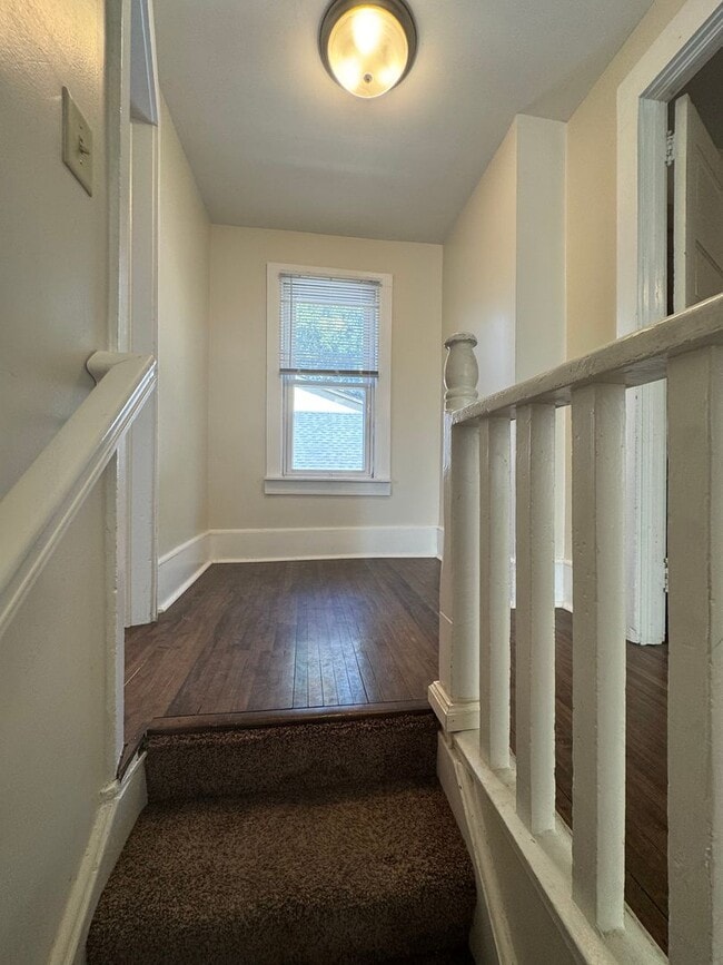 Building Photo - Gorgeous 3 Bedroom UPDATED Single Family Home