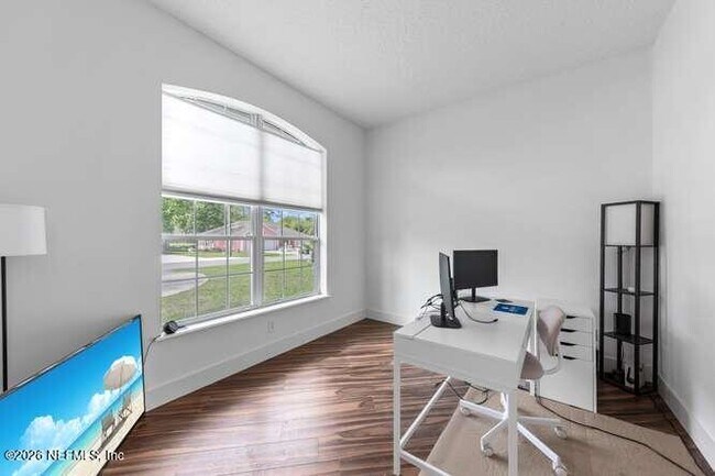 Building Photo - 13525 Chauny Rd