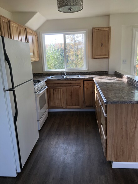 Building Photo - 1670 N Basie Point Cir