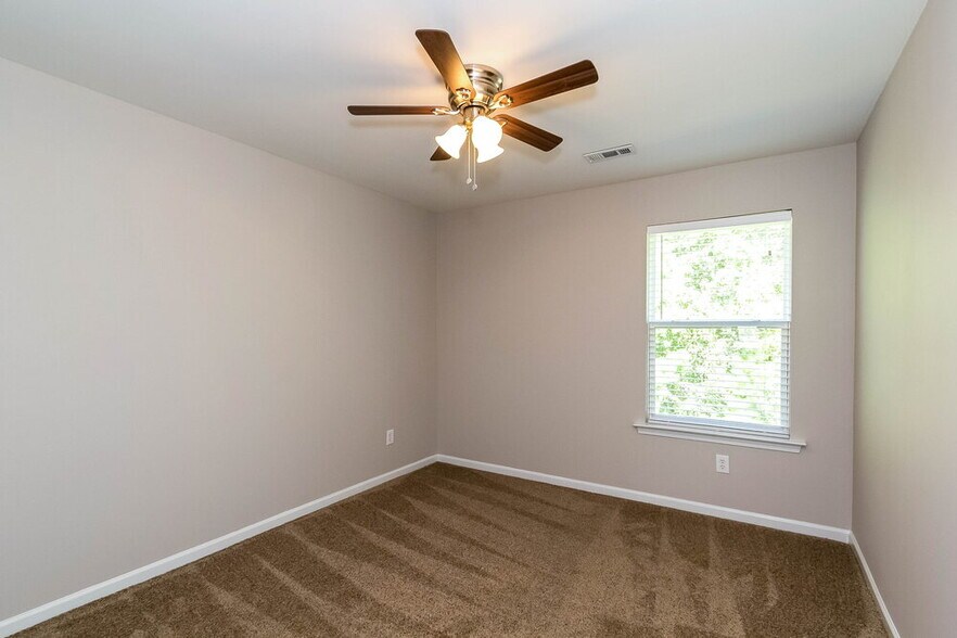 Building Photo - 50 Brookview Dr