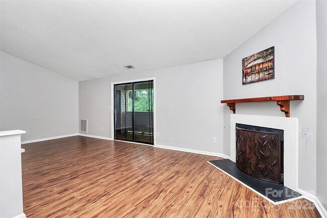 Building Photo - 7530 Pebblestone Dr