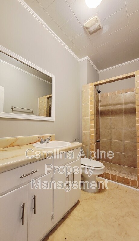 Building Photo - 211 River St