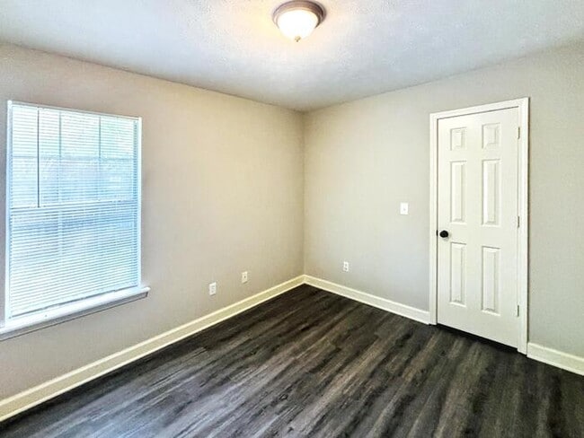 Building Photo - 217 Shadow Creek Dr
