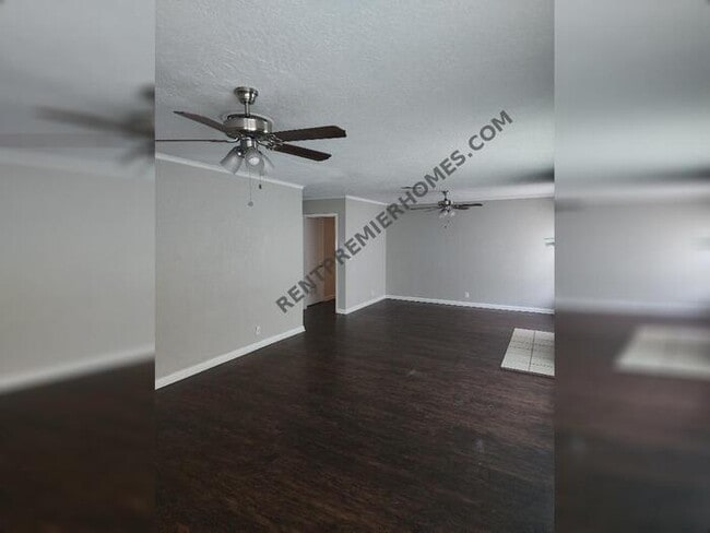 Building Photo - 2413 Hillview Dr