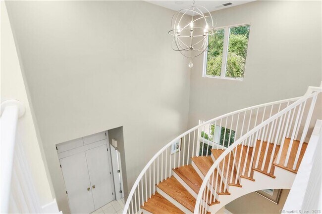Building Photo - 345 Governors Ln