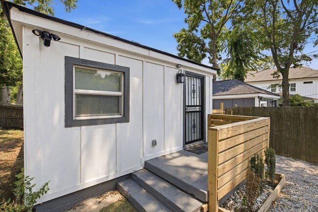 Building Photo - 2336 Clifton Ave