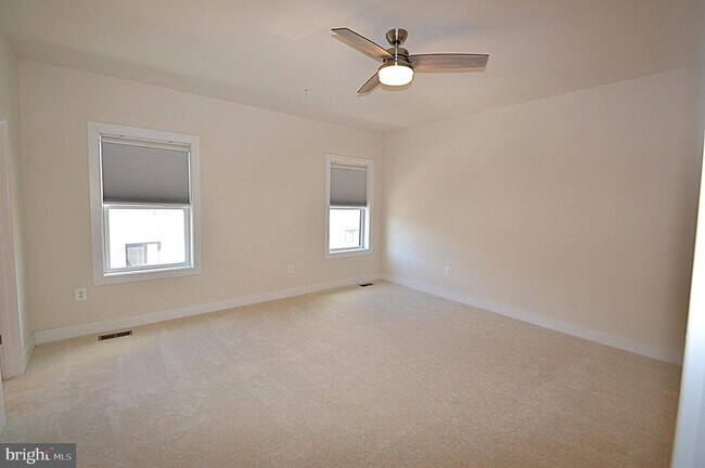 Building Photo - 44840 Tiverton Sq
