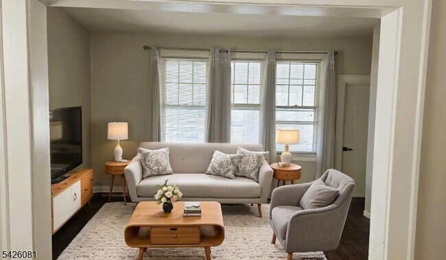 Building Photo - 143 Main St