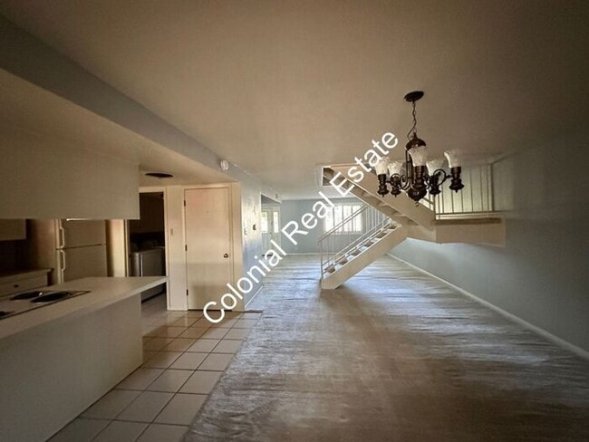 Building Photo - Spacious and unique 3 bedroom 2 and a half...