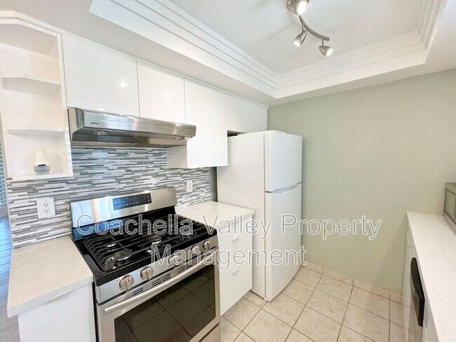 Building Photo - 2160 S Palm Canyon Dr