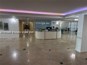 Building Photo - 800 Parkview Dr