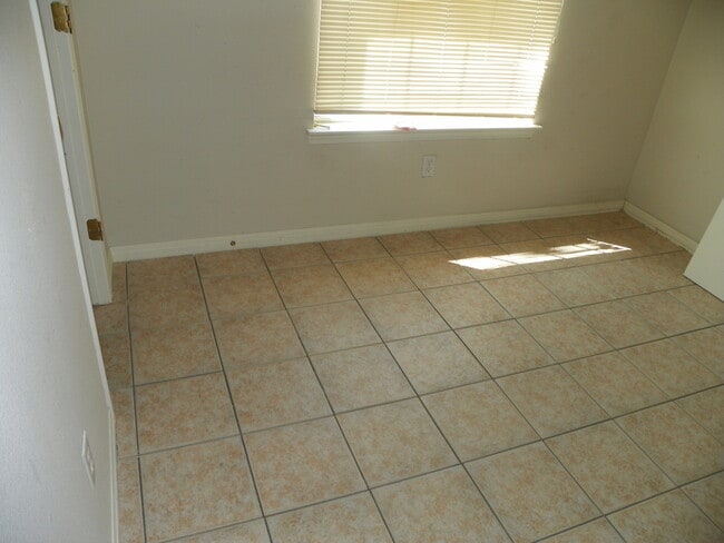 Building Photo - 509.511 Texas Ave