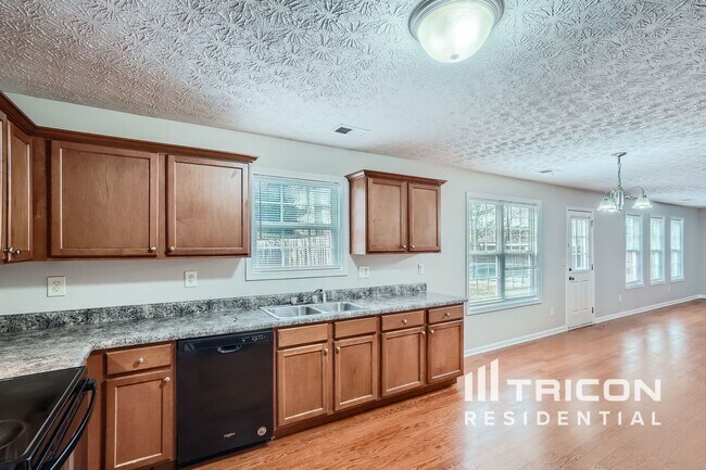Building Photo - 1160 Paper Creek Dr SE