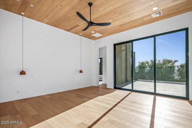 Building Photo - 10249 E Joy Ranch Rd