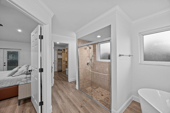 Building Photo - 2400 Seaford Dr